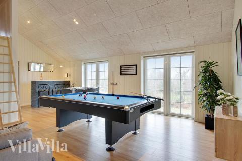 I tillegg til alle aktivitetsmulighetene i husets bassengavdeling, kan du også spille biljard, bordtennis og dart i luksushus nr. 386