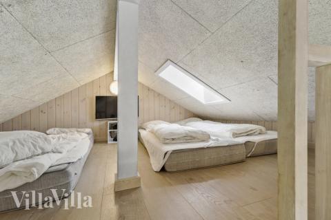 Noen av de 14 soveplassene i luksushus nr. 380 finnes på hems