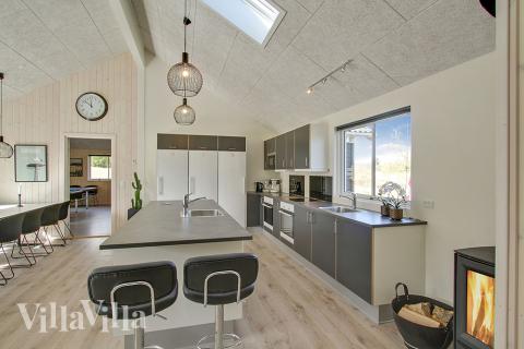 Kjøkkenet i luksushus nr. 394 er fullt utstyrt så dere lett kan lage mat til 22 personer.