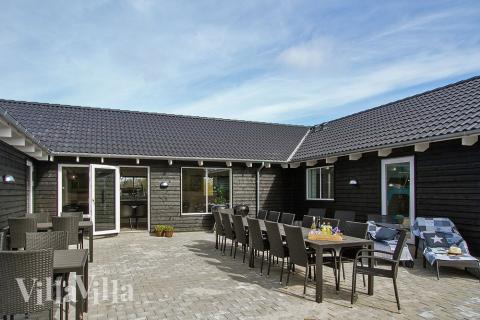 Luksushus nr. 394 har en deilig terrasse med gode hagemøbler til 22 personer.