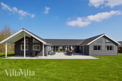 Dette lekre huset med svømmebasseng, nr. 701, med plass til 24 personer, ligger i Tyskland