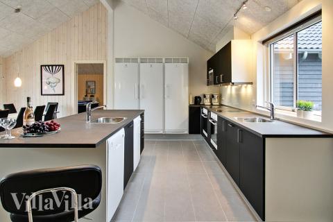 Kjøkkenet i luksushus nr. 701 er fullt utstyrt så dere lett kan lage mat til 24 personer.