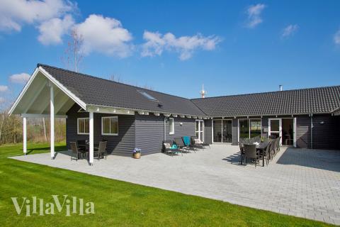 Luksushus nr. 701 har en deilig terrasse med gode hagemøbler til 24 personer.