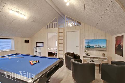 Luksushus nr. 702 til 12 personer tilbyr et stort aktivitetsrom med bl.a. biljard og dart