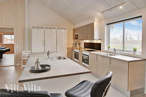 Kjøkkenet i luksushus nr. 703 er fullt utstyrt så dere lett kan lage mat til 20 personer.