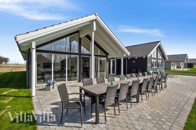 Dette lekre huset med svømmebasseng, nr. 704, med plass til 18 personer, ligger i Tyskland