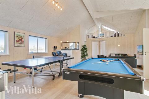 I tillegg til alle aktivitetsmulighetene i husets bassengavdeling, kan du også spille biljard, bordtennis og dart i luksushus nr. 705