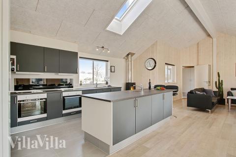 Kjøkkenet i luksushus nr. 705 er fullt utstyrt så dere lett kan lage mat til 22 personer.