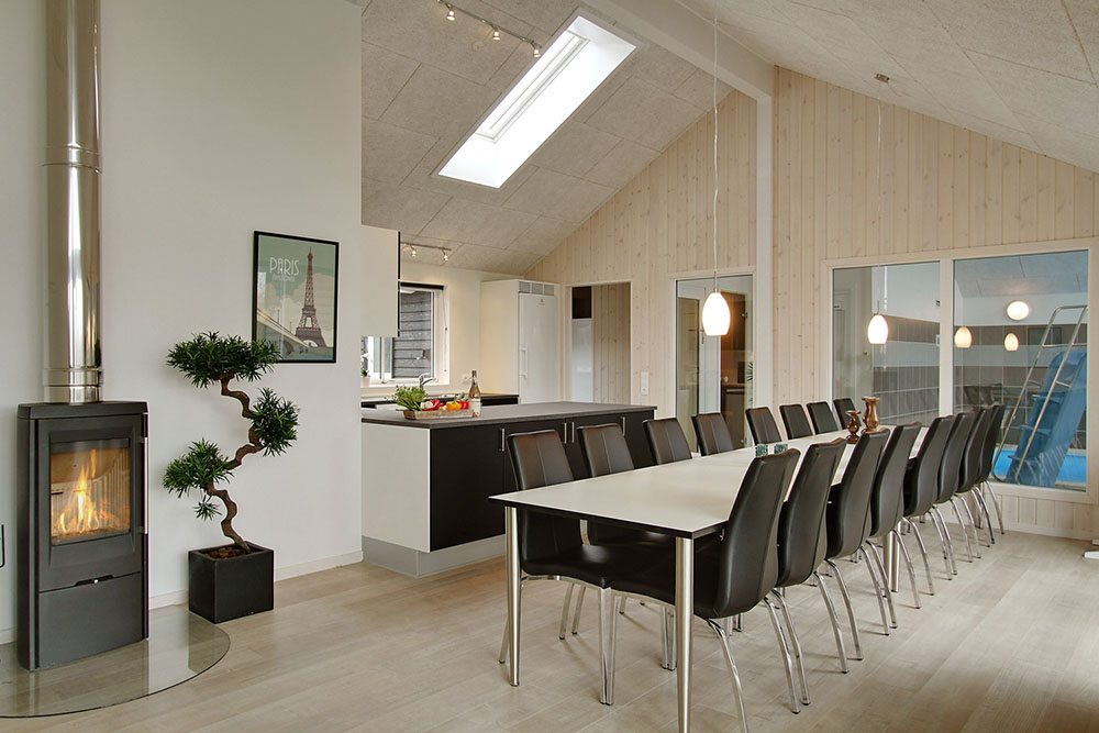 Oppholdsrom med plass til 16 i luksushus nr. 709.