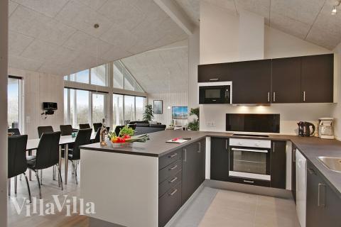 Kjøkkenet i luksushus nr. 709 er fullt utstyrt så dere lett kan lage mat til 16 personer.