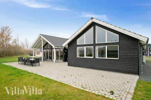 Luksushus nr. 709 har en deilig terrasse med gode hagemøbler til 16 personer.