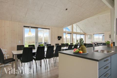 Oppholdsrom med plass til 18 i luksushus nr. 710.