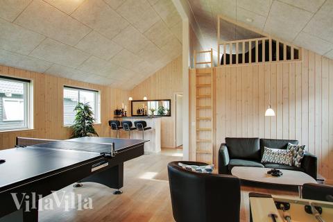 Luksushus nr. 710 til 18 personer tilbyr et stort aktivitetsrom med bl.a. biljard og dart