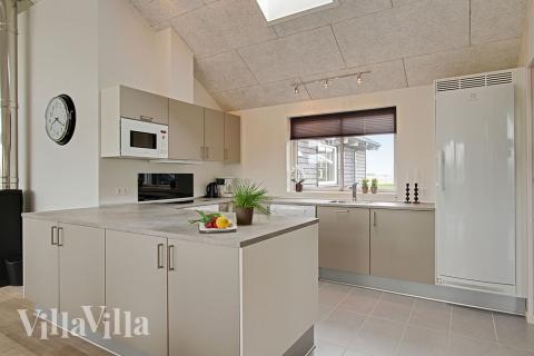 Kjøkkenet i luksushus nr. 711 er fullt utstyrt så dere lett kan lage mat til 16 personer.