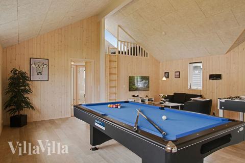 I tillegg til alle aktivitetsmulighetene i husets bassengavdeling, kan du også spille biljard, bordtennis og dart i luksushus nr. 711