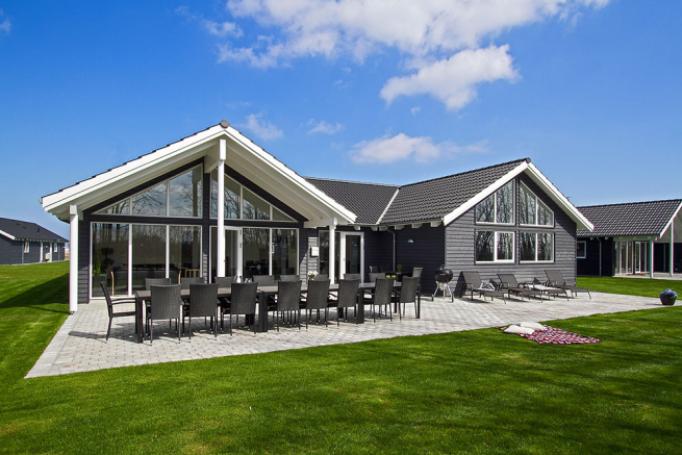Dette lekre huset med svømmebasseng, nr. 711, med plass til 16 personer, ligger i Tyskland