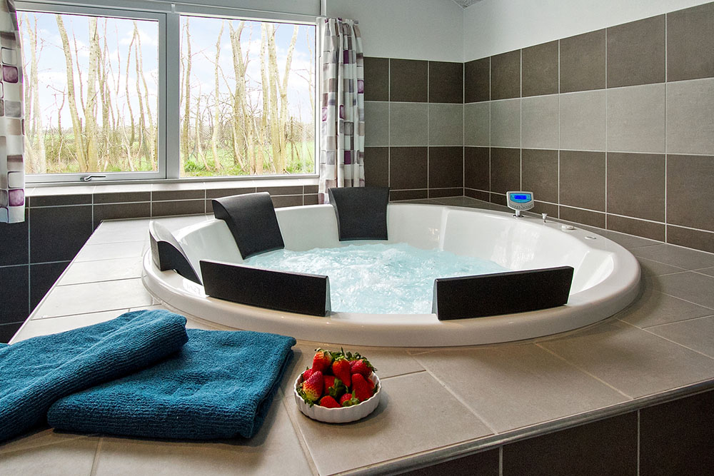 Nyt varmen i boblebadet i luksushus nr. 712 i Tyskland