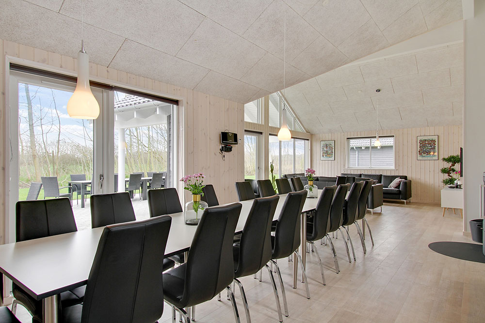 Oppholdsrom med plass til 18 i luksushus nr. 712.