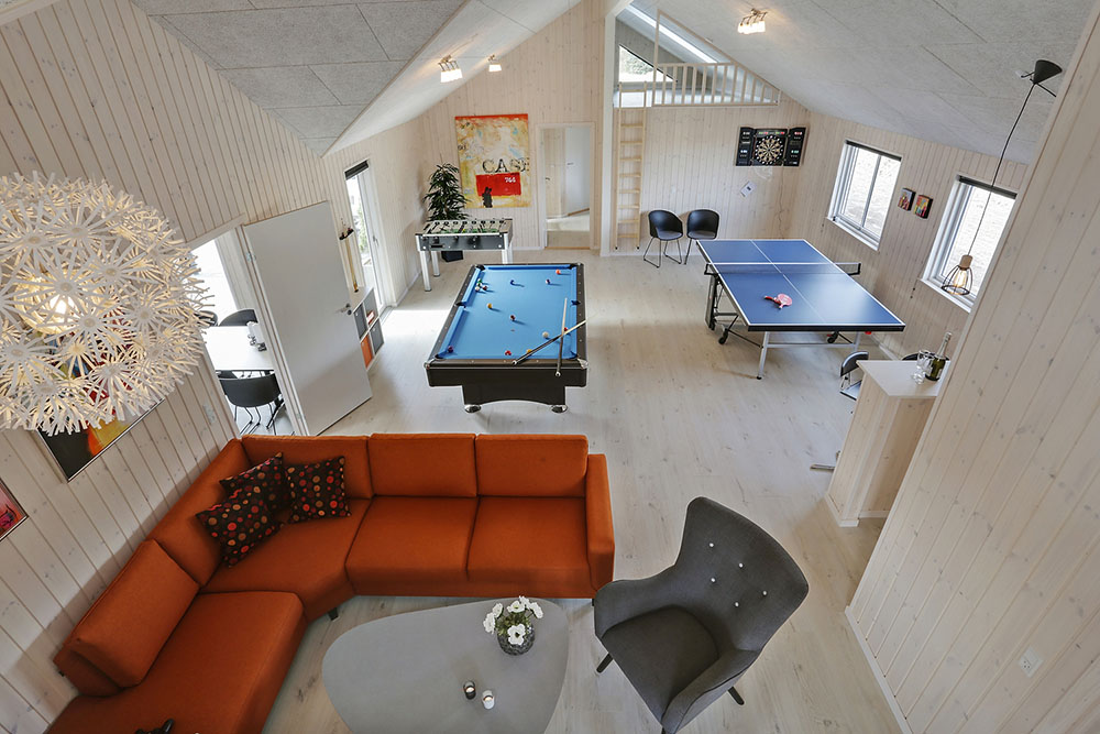 I tillegg til alle aktivitetsmulighetene i husets bassengavdeling, kan du også spille biljard, bordtennis og dart i luksushus nr. 393