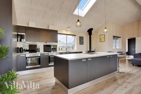 Kjøkkenet i luksushus nr. 395 er fullt utstyrt så dere lett kan lage mat til 20 personer.