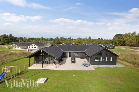 Dette lekre huset med svømmebasseng, nr. 395, med plass til 20 personer, ligger i Nordsjælland