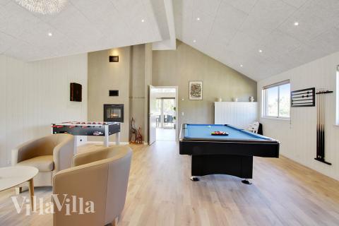 Luksushus nr. 396 til 16 personer tilbyr et stort aktivitetsrom med bl.a. biljard og dart