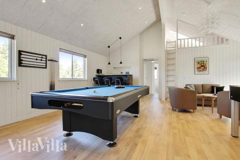 I tillegg til alle aktivitetsmulighetene i husets bassengavdeling, kan du også spille biljard, bordtennis og dart i luksushus nr. 396