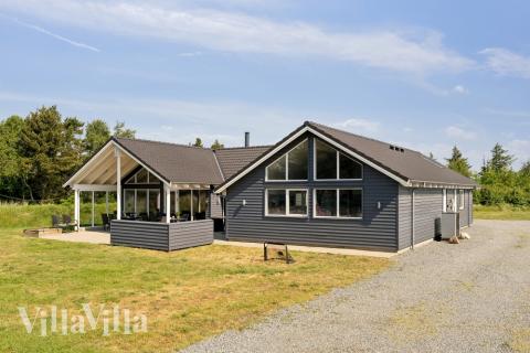 Dette lekre huset med svømmebasseng, nr. 396, med plass til 16 personer, ligger i Vestjylland