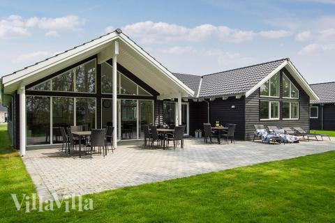 Dette lekre huset med svømmebasseng, nr. 713, med plass til 16 personer, ligger i Tyskland