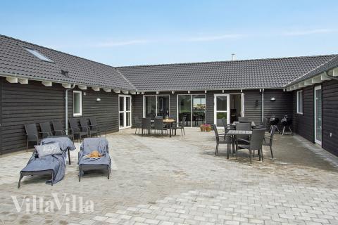 Nyt en grillkveld på terrassen i luksushus nr. 706 i Tyskland