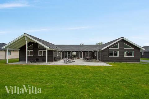 Dette lekre huset med svømmebasseng, nr. 706, med plass til 24 personer, ligger i Tyskland