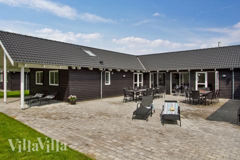 Nyt en grillkveld på terrassen i luksushus nr. 714 i Tyskland