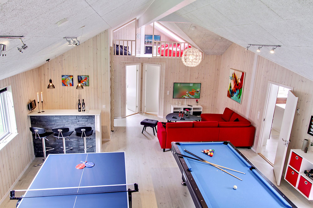 I tillegg til alle aktivitetsmulighetene i husets bassengavdeling, kan du også spille biljard, bordtennis og dart i luksushus nr. 715