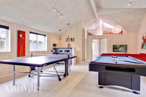 Luksushus nr. 715 til 20 personer tilbyr et stort aktivitetsrom med bl.a. biljard og dart