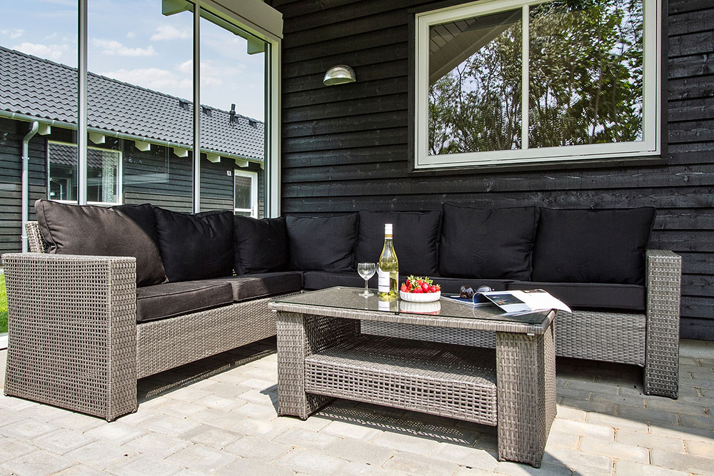Nyt en grillkveld på terrassen i luksushus nr. 715 i Tyskland