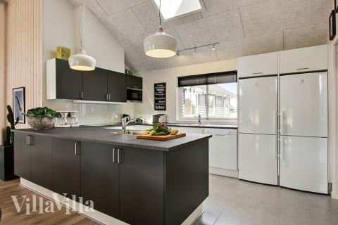 Kjøkkenet i luksushus nr. 399 er fullt utstyrt så dere lett kan lage mat til 18 personer.