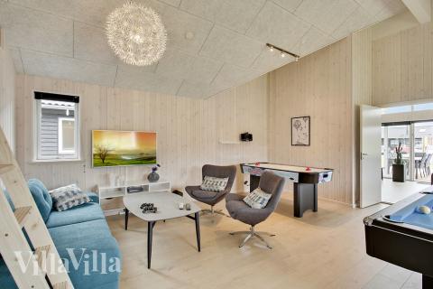 Luksushus nr. 388 til 16 personer tilbyr et stort aktivitetsrom med bl.a. biljard og dart