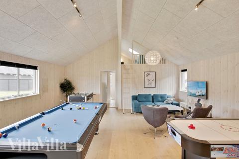 I tillegg til alle aktivitetsmulighetene i husets bassengavdeling, kan du også spille biljard, bordtennis og dart i luksushus nr. 388