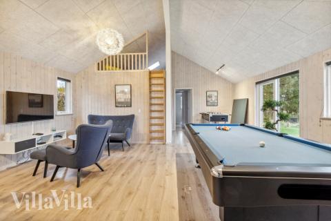 Luksushus nr. 397 til 18 personer tilbyr et stort aktivitetsrom med bl.a. biljard og dart