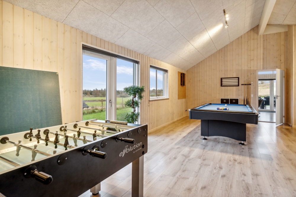 I tillegg til alle aktivitetsmulighetene i husets bassengavdeling, kan du også spille biljard, bordtennis og dart i luksushus nr. 397