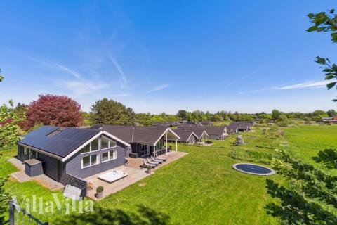 Luksushus nr. 397 har en deilig terrasse med gode hagemøbler til 18 personer.