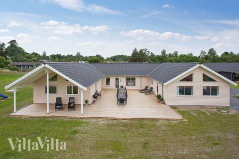 Dette lekre huset med svømmebasseng, nr. 398, med plass til 22 personer, ligger i Nordsjælland