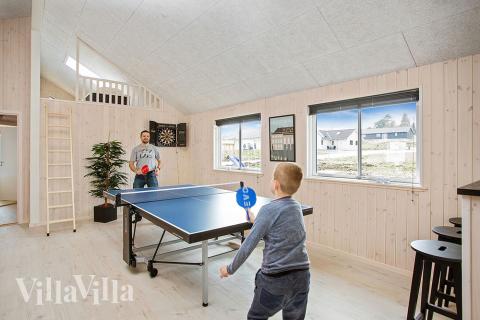 Luksushus nr. 398 til 22 personer tilbyr et stort aktivitetsrom med bl.a. biljard og dart