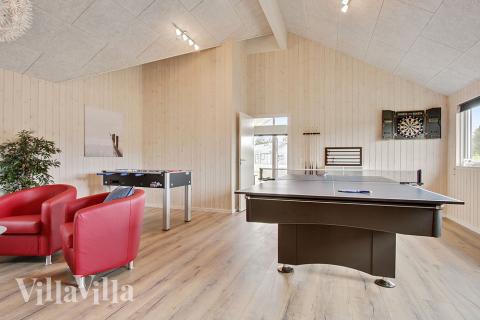 Luksushus nr. 390 til 18 personer tilbyr et stort aktivitetsrom med bl.a. biljard og dart