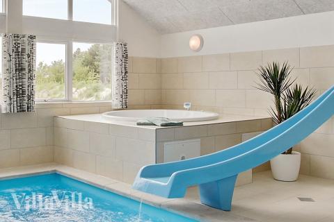 Nyt varmen i boblebadet i luksushus nr. 390 i Vestjylland