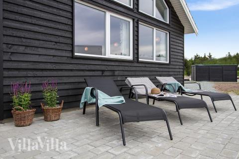 Luksushus nr. 390 har en deilig terrasse med gode hagemøbler til 18 personer.