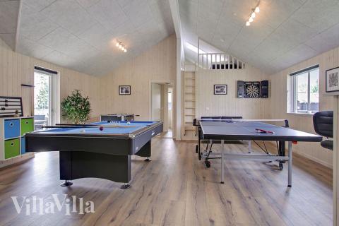 Luksushus nr. 707 til 20 personer tilbyr et stort aktivitetsrom med bl.a. biljard og dart