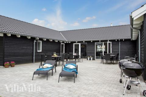 Luksushus nr. 707 har en deilig terrasse med gode hagemøbler til 20 personer.