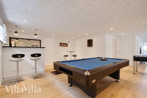 I tillegg til alle aktivitetsmulighetene i husets bassengavdeling, kan du også spille biljard, bordtennis og dart i luksushus nr. 400