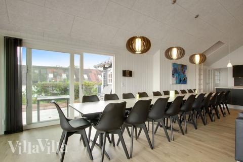 Oppholdsrom med plass til 24 i luksushus nr. 400.